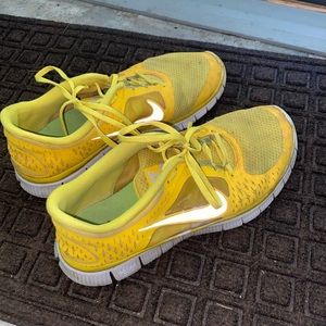 Nike free runs - bananas - size 11.5 men’s